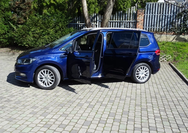 Volkswagen Touran cena 79800 przebieg: 68250, rok produkcji 2018 z Toruń małe 781